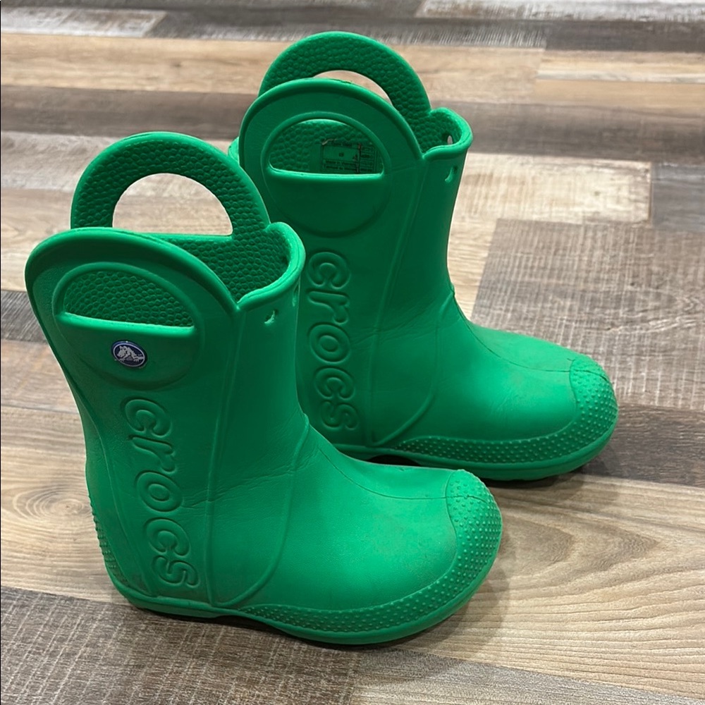 CROCS Green Boots with Pull-On Design and Non-Slip Sole